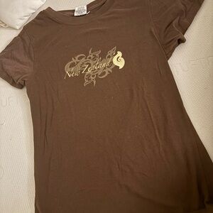 Kiwi Brown Tee with Gold Design